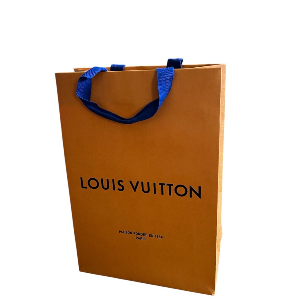 🔹LOUIS VUITTON: Medium size 100% authentic shopping bag, w/handles🔹